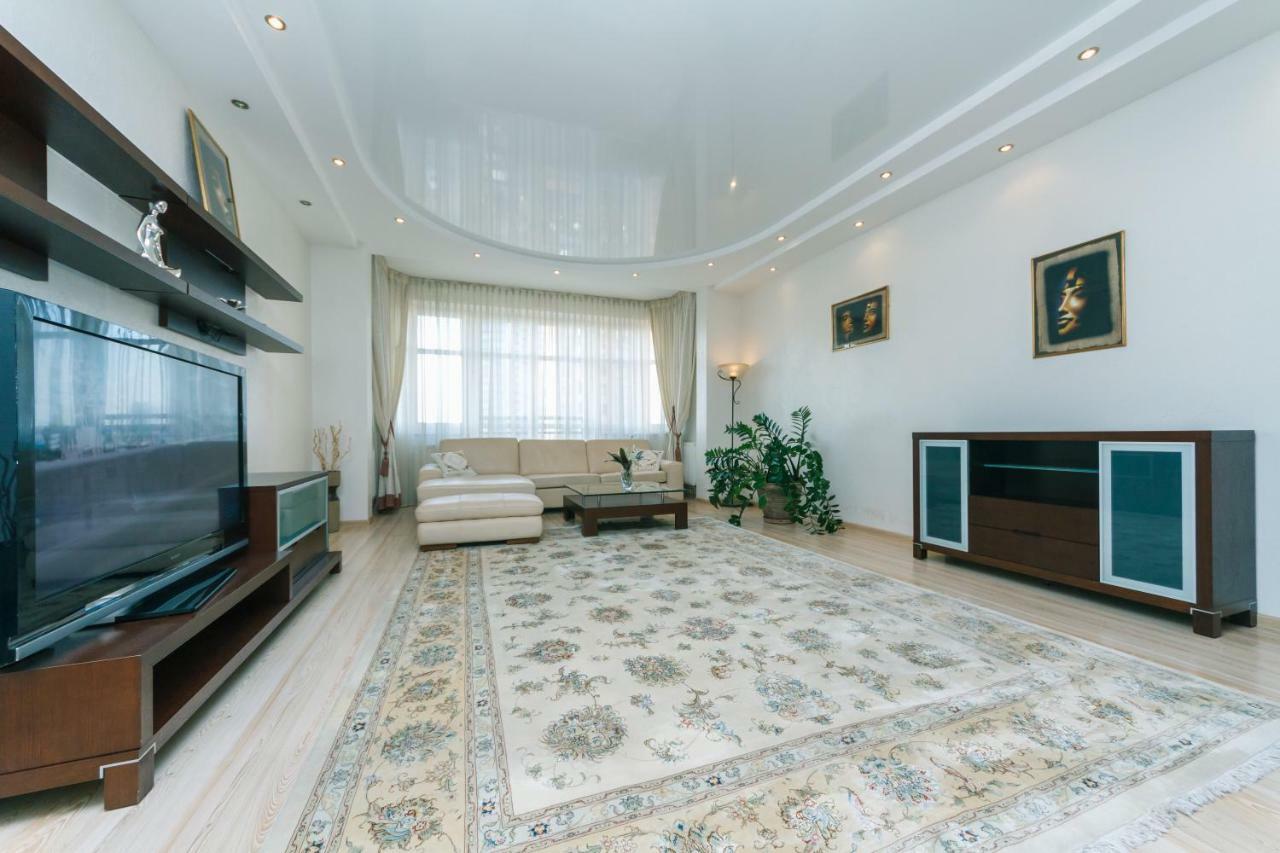 3 Комнатные Апартаменты В Центре Печерска Kiev Exteriör bild
