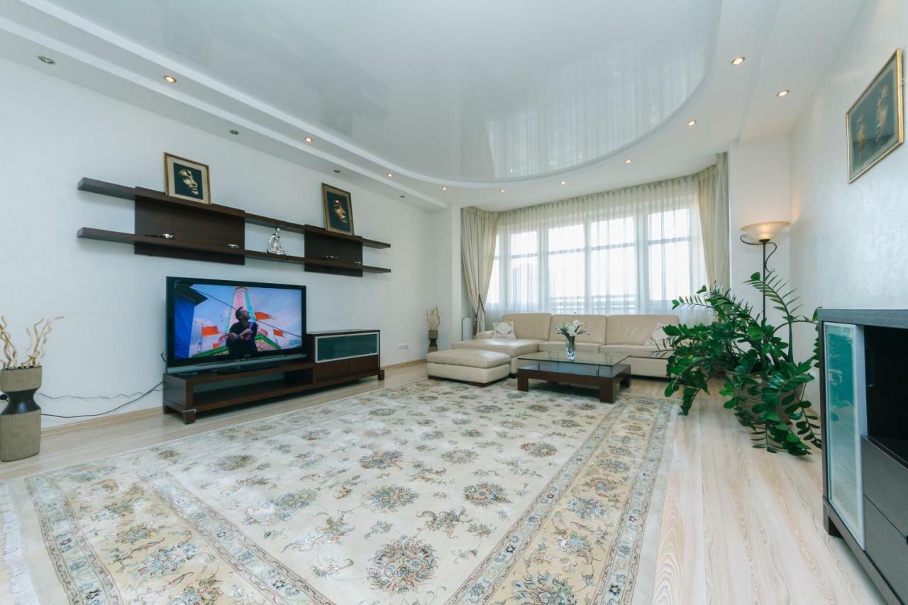 3 Комнатные Апартаменты В Центре Печерска Kiev Exteriör bild